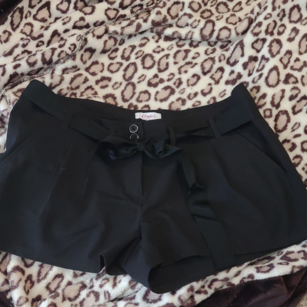 Shorts - Picture 3 of 4